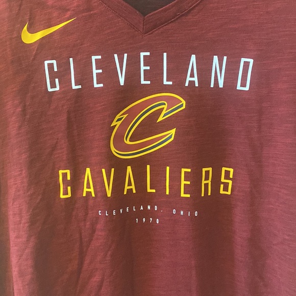 Cleveland Cavaliers Nike vneck - Picture 2 of 4